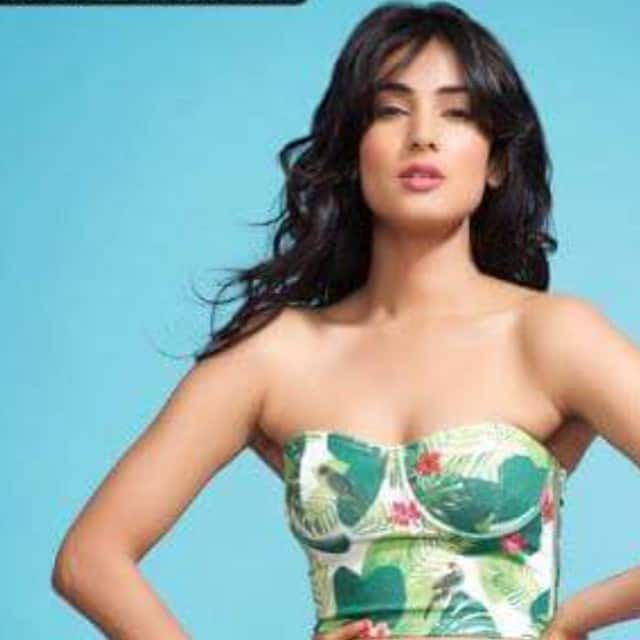 sonal chauhan:- Thank u @varun_samala for finding this 1 for me. -instagram