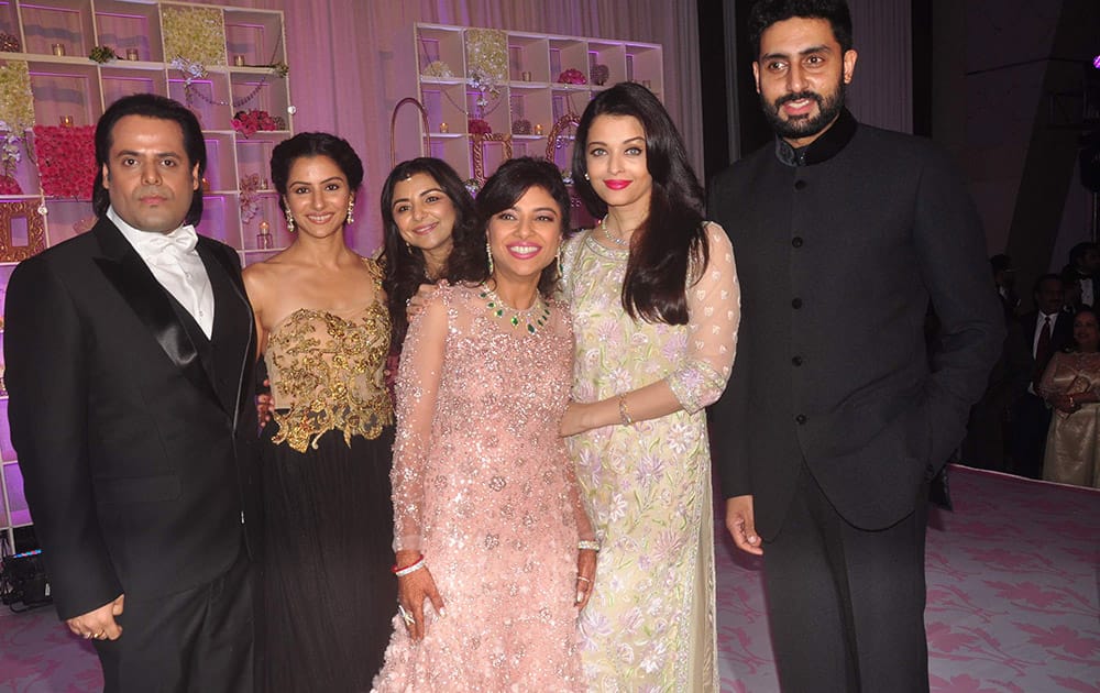 Shirin Morani, Uday Singh, Aishwarya Rai and Abhishek Bachchan, during the Shirin Morani and Udhay Ali, marriage reception in Mumbai. -dna