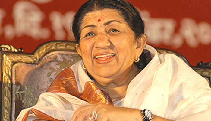 Lata congratulates Atal Bihari Vajpayee on Bharat Ratna