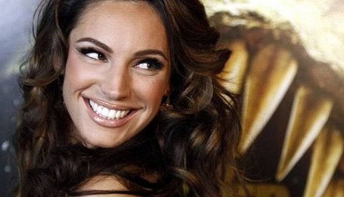 Kelly Brook suffers bronchitis