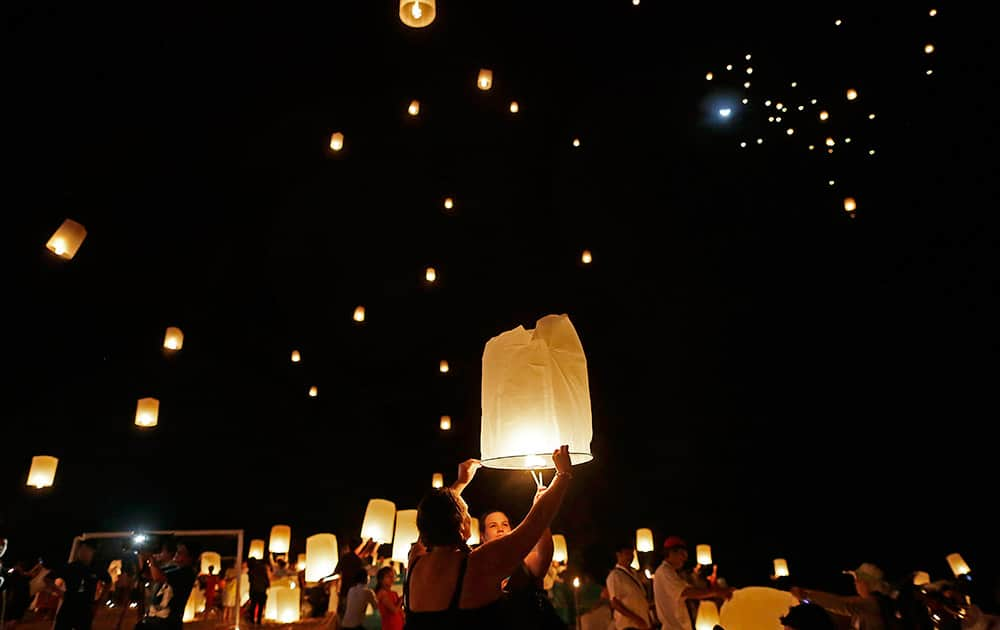 Jenny Brand, from Sweden and her daughter Felicia Catani, who had friends that were victims of the Asian tsunami, release a lantern which symbolises the releasing of spirits, amidst hundreds of others during a commemoration service to mark the 10th anniversary of the day this natural disaster happened, in Ban Nam Khem, Thailand.