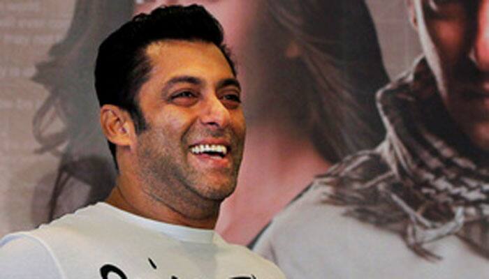 What does Salman Khan&#039;s birthday cake look like?