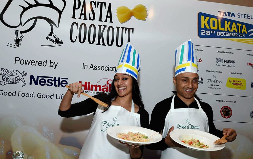 Magician P.C.Sorcars daughter and Tollywood actress Moubani Sorcar poses with Bollywood actor Rahul Bose after participating in Pasta Cookout.