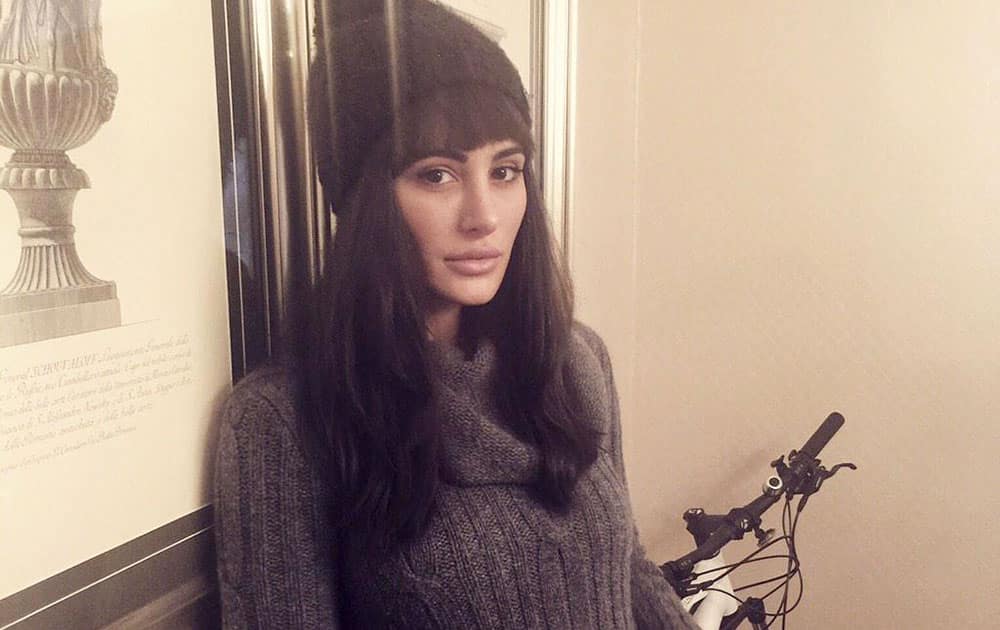 Nargis Fakhri :- Cut a fringe, all by myself! Kinda crooked.Gona have to get to a salon 2 fix it up! #craycray -twitter