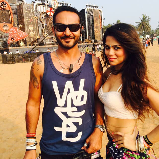 Sana Saeed :- With the main man @nikhilchinapa at @vh1supersonic !!! Super day at #supersonic  #bestlineup… -instagram