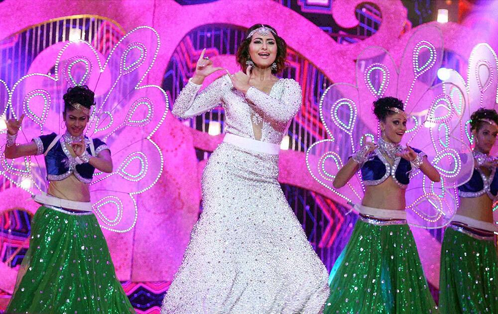 Bollywood actress Sonakshi Sinha performs during the BIG STAR Entertainment Awards 2014.