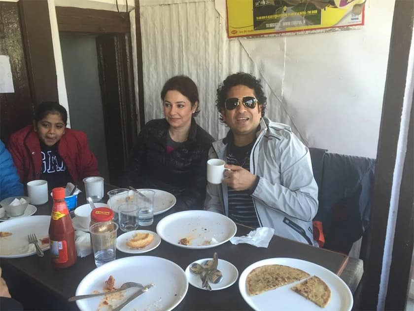 Happy New Year! Breakfast at Chaar Dukaan, Mussoorie. Had amazing bun omelette and parathas with dahi n pickle. Pic Coutesy: Twitter@Sachin_rt