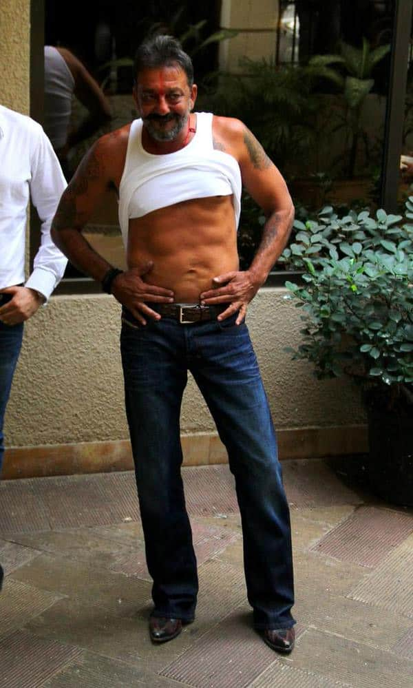 After coming out from jail, #SanjayDutt showed his 6-pack abs. - Twitter