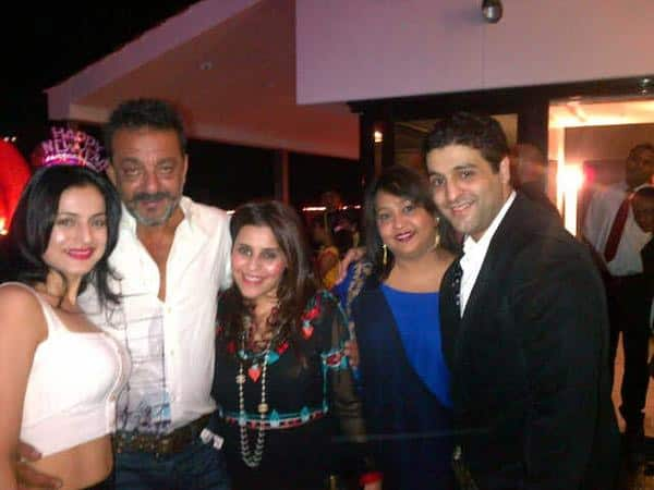 ameesha patel :- Spent the 1st day of the new year with a quiet eveng (sic) again at sanjay dutts house..just 6 of us..  - Twitter