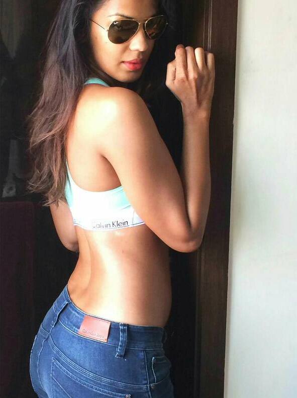 Mugdha Godse ‏:- My Calvin Klein jeans fits me perfectly. #mycalvins ‏- Twitter 