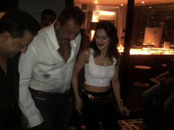 ameesha patel ‏:- Breaking into a dance on thamma thamma with sanju   - Twitter