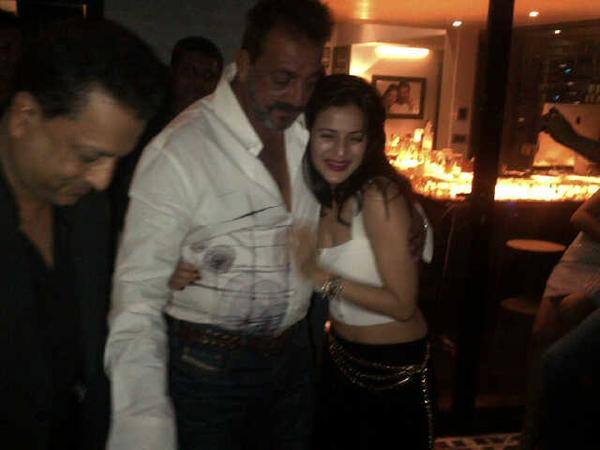 ameesha patel ‏:- My personal jadoo ki jhappi ...new years eve at sanjay dutts residence   - Twitter