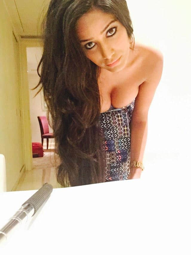 Poonam Pandey :- Getting ready...for the Night #NYE Party in Hyderabad...who All are Joining?? - Twitter 