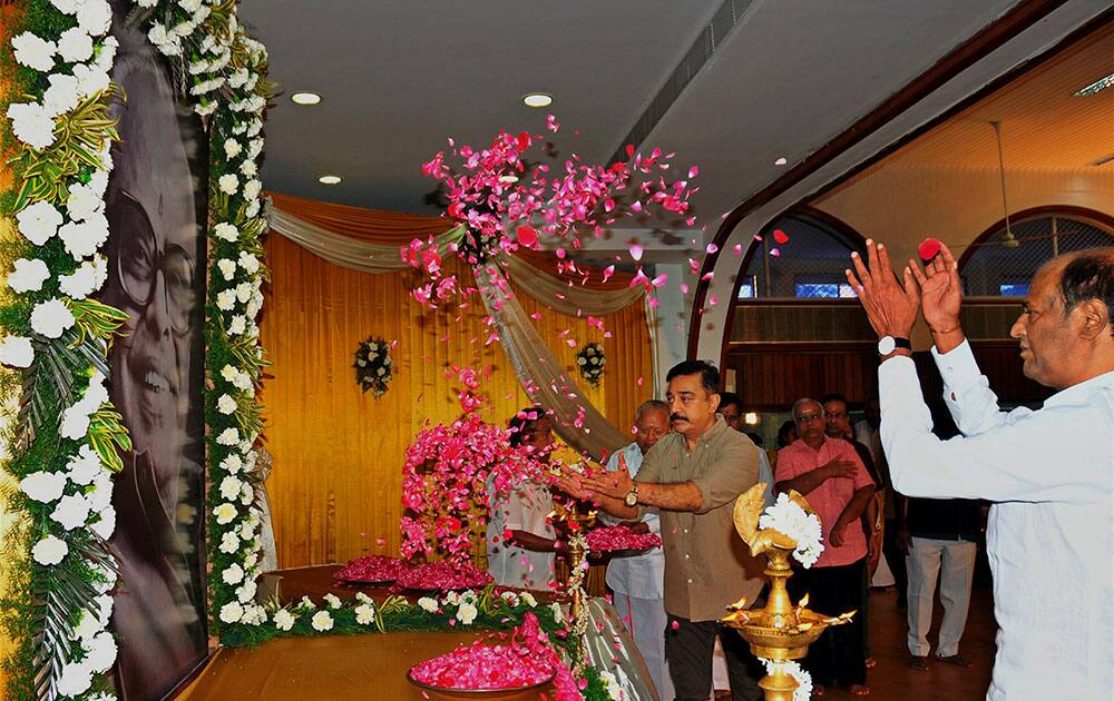 Actors Rajinikanth and Kamal Haasan pay floral tributes to Dadasaheb Phalke Award winner and veteran film director late K Balachander who passed away recently, in Chennai.