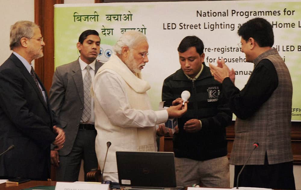 Prime Minister Narendra Modi along with MoS (Independent Charge) for Power and Coal, Piyush Goyal and Lt. Governor of Delhi, Najeeb Jung during the launch of National Programme for LED Street Lighting and LED Home Lighting in New Delhi.