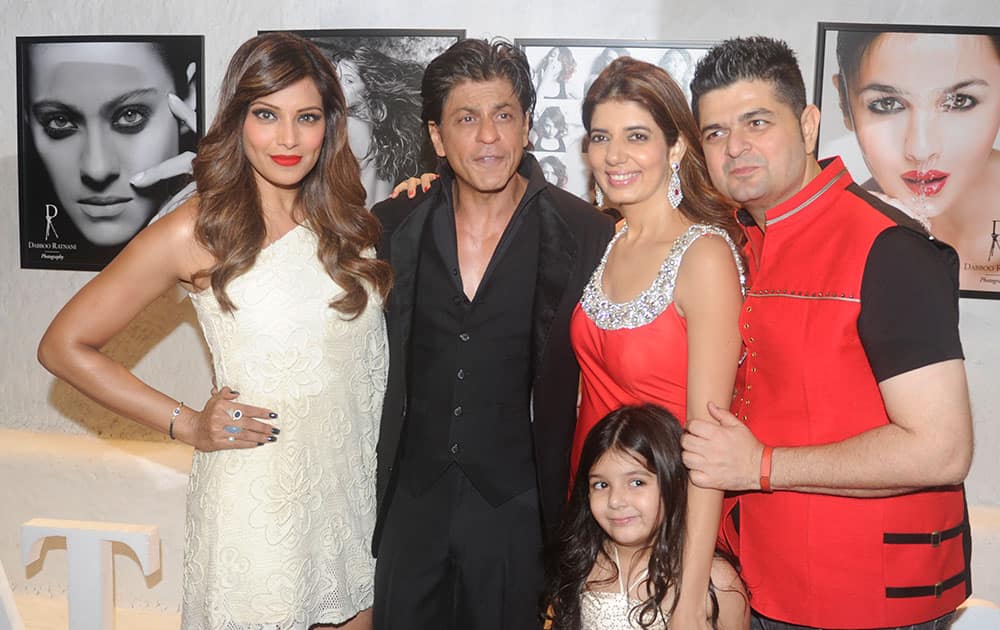 Bipasha Basu, Shah Rukh Khan, Manisha Ratnani and Daboo Ratnani at Daboo Ratnani's annual calendar launch party in Mumbai.- DNA