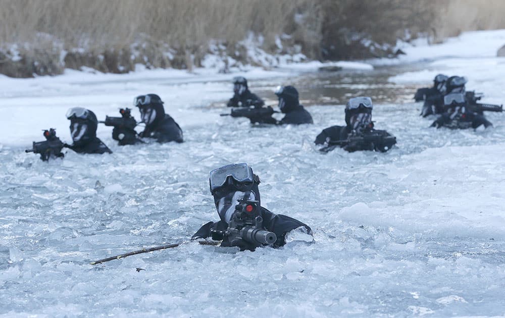 South Korea's Amry Special Warfare Command (SWC) soldiers aim their machine guns in a frozen river during a winter exercise in Pyeongchang, South Korea.