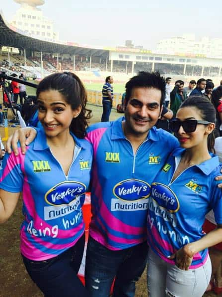 With @sonamakapoor and Malaika at CCL match between Mumbai Heroes vs Veer Marathi for #DollyKiDoli promotion s !!! - Pic Courtesy:Twitter@arbaazSkhan