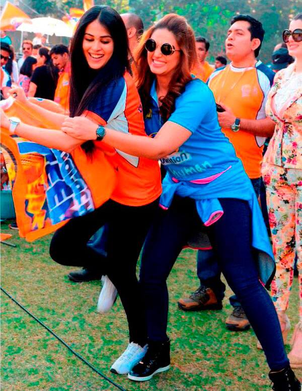 Some candid pics from #CCL opening ceremony @humasqureshi @geneliad -twitte