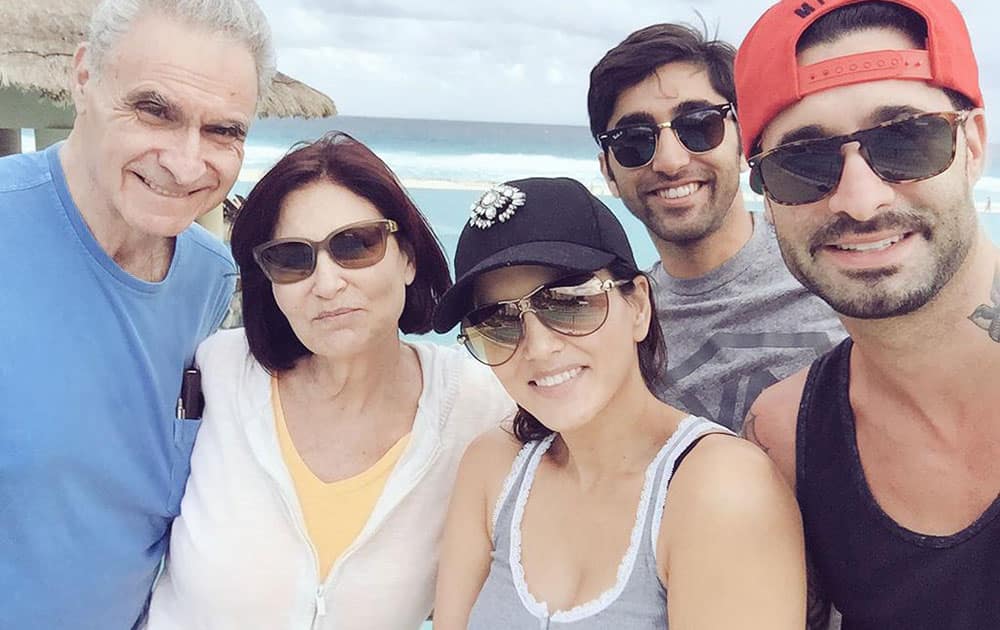 Sunny Leone holidays with family in Mexico -twitter