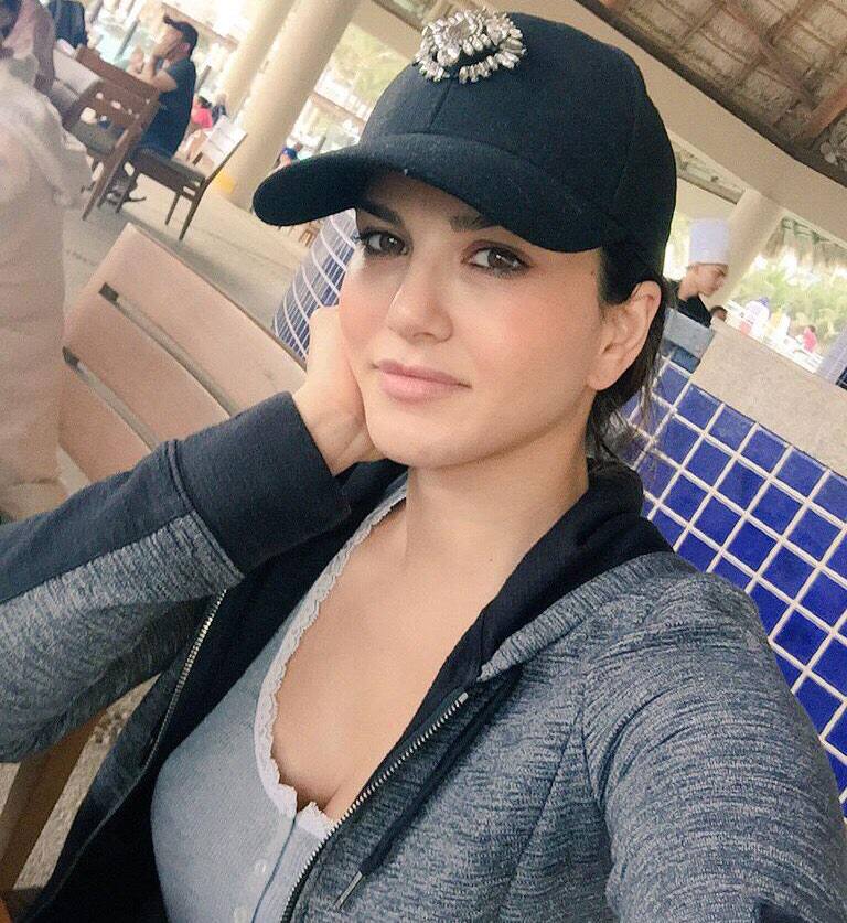 Sunny Leone holidays with family in Mexico -twitter