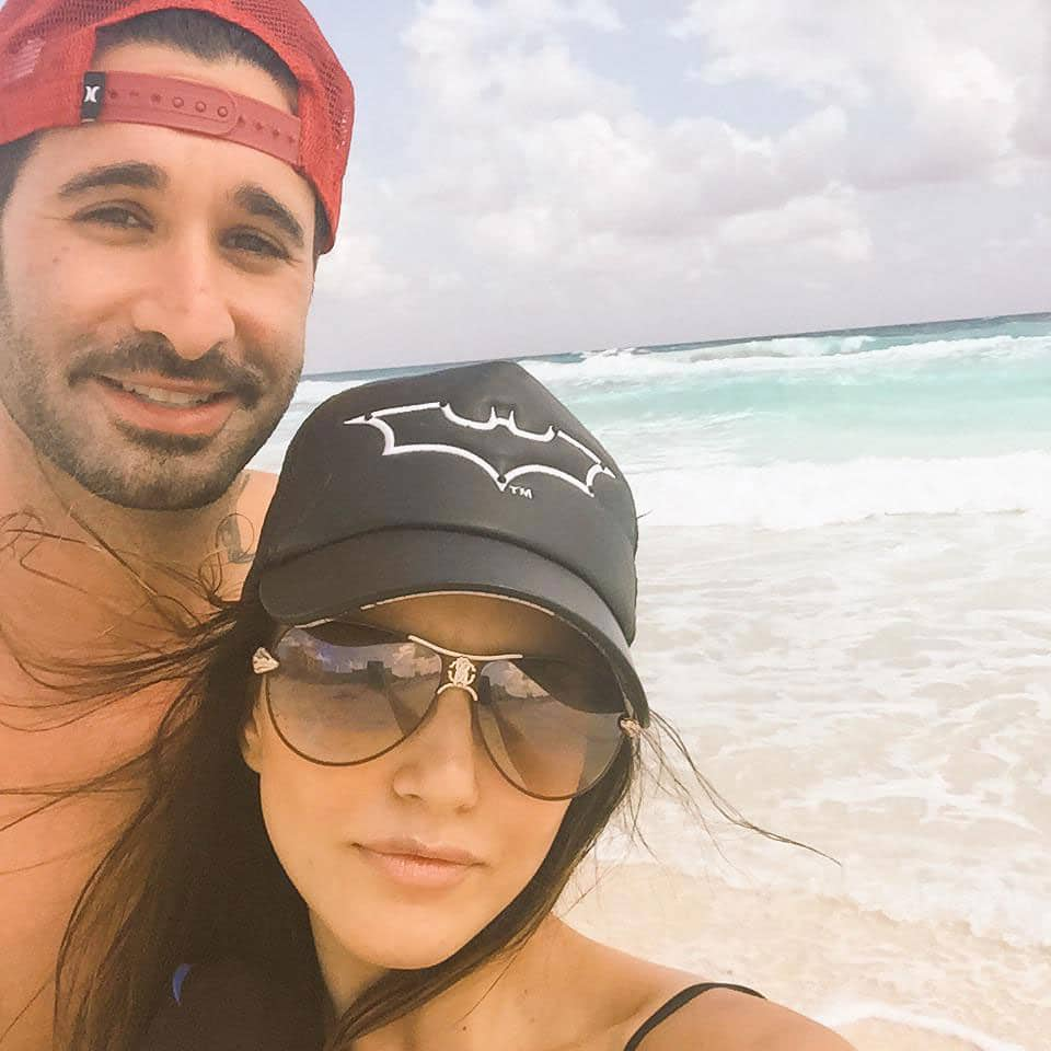 Sunny Leone holidays with family in Mexico -twitter