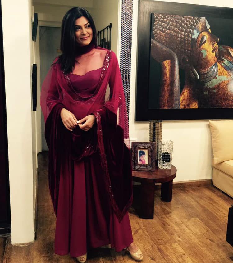 sushmita sen :- Thank you @ManishMalhotra1 for always dressing me so beautifully:) I looooooove this outfit.. what a color!!:) U ROCK! -twitter