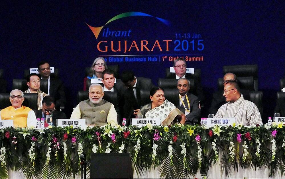 Prime Minister, Narendra Modi with Gujarat chief minister Anandiben Patel, and Governor of Gujarat, O.P. Kohli and other dignitaries at Vibrant Gujarat Global Summit 2015.