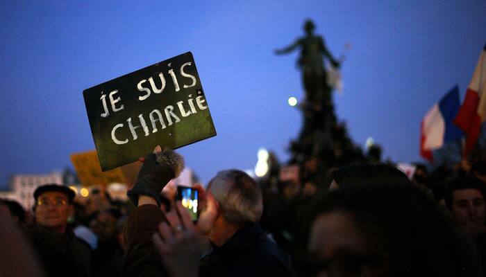 Charlie Hebdo defiant, to feature Prophet holding &#039;Je suis Charlie&#039; sign in new cartoon