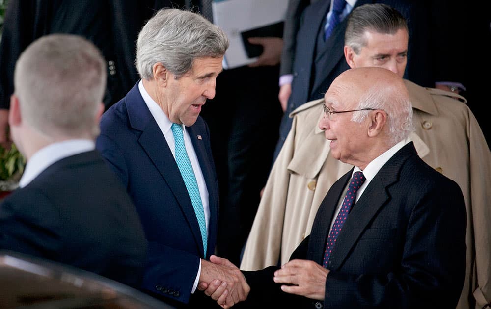 Pakistani Prime Minister's Adviser on Foreign Affairs Sartaj Aziz, shakes hand with US Secretary of State John Kerry, after their joint press conference in Islamabad, Pakistan.