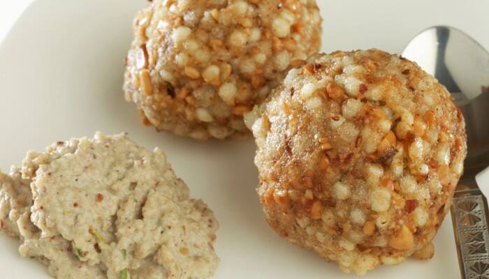 Made of Sabudana, this light crispy fried food item tastes yummy. Peanuts form an essential ingredient. Sabu Dana vadas are served with sweetened curd.
(Pic courtesy: Thinkstock Photos)