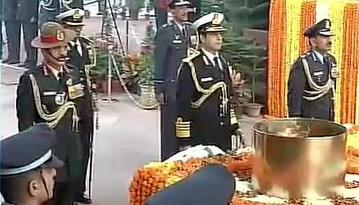 Service chiefs pay tributes on Army Day