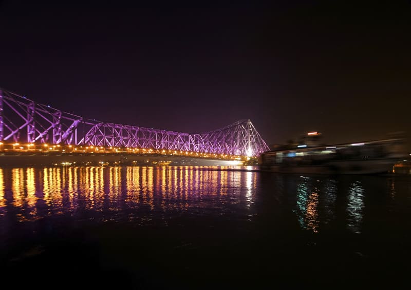 The Howrah Bridge or the Rabindranath Setu. connects the cities of Howrah and Kolkata. It is suspension bridge hanging atop the Hoogly river.

(Pic courtesy: Thinkstock Photos)