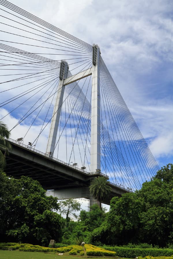 The Vivekananda Setu is one of the new bridges built across the Hoogly river. 

(Pic courtesy: Thinkstock Photos)