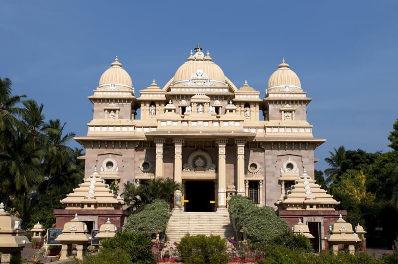 The Belur Math is the headquarters of the Ramakrishna Math & Ramakrishna Mission is situated on the other bank of the Hoogly. A boat ride from Dakshinewar will help you reach Belur Math.

(Pic courtesy: Thinkstock Photos)