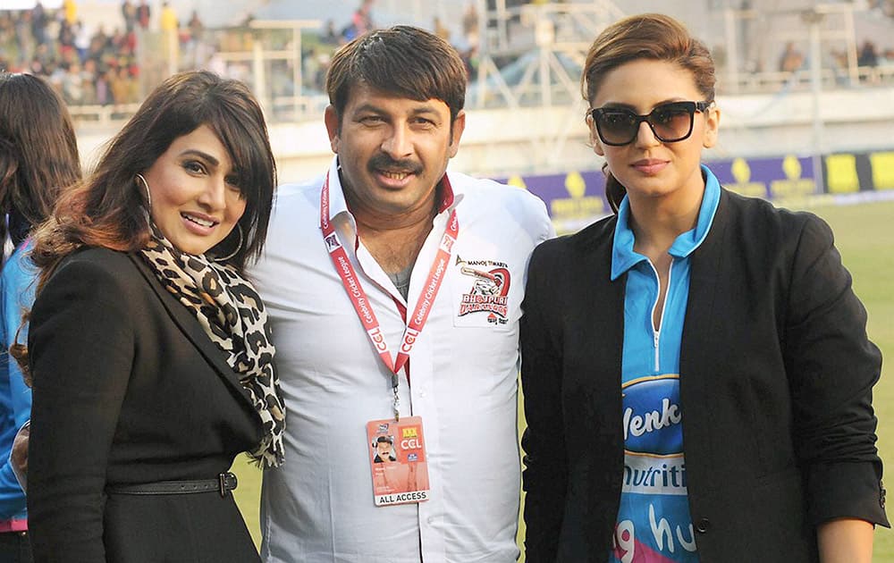 Bhojpuri Dabbang team member and BJP MP Manoj Tiwary with actors Pakhi Hegde and Huma Qureshi during Celebrity Cricket League (CCL) match at JSCA Stadium in Ranchi .