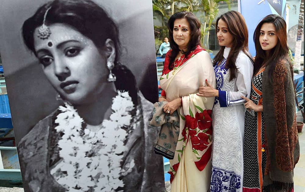 Veteran actress and TMC MP Moonmoon Sen with her daughters Ria Sen and Raima Sen during a programme to pay tribute to Legendary actress and her mother Suchitra Sen on her first death anniversary in Kolkata.