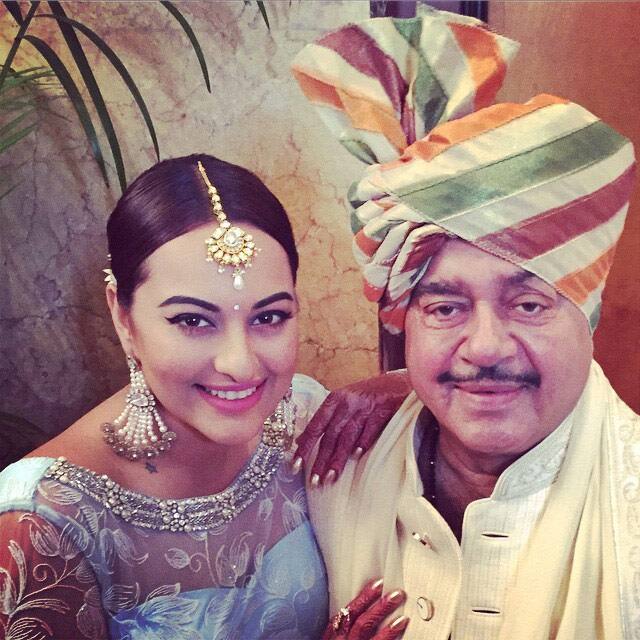 All settttt!!! dulhe ke daddy! #bhaikishaadi #weddingtimes #fun #baraat - instagram @aslisona