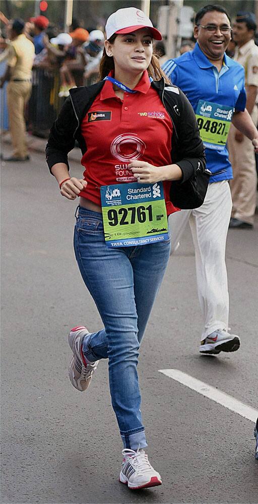 actress Diya Mirza runs during Standard Chartered marathon.