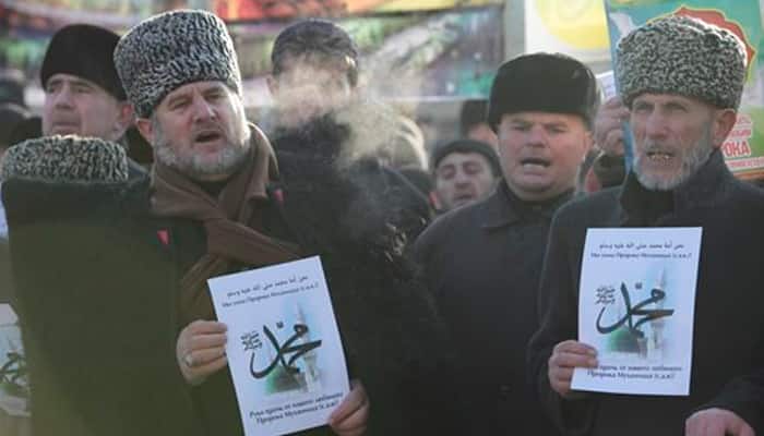 &#039;Hands off Prophet Muhammad&#039;: Thousands join anti-Charlie rally in Russia&#039;s Chechnya