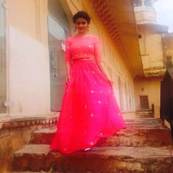 Princessy feel of every girl.. Candid at a recent magazine shoot! #Prettypink #AtWork :- twitter@PracchiNDesai