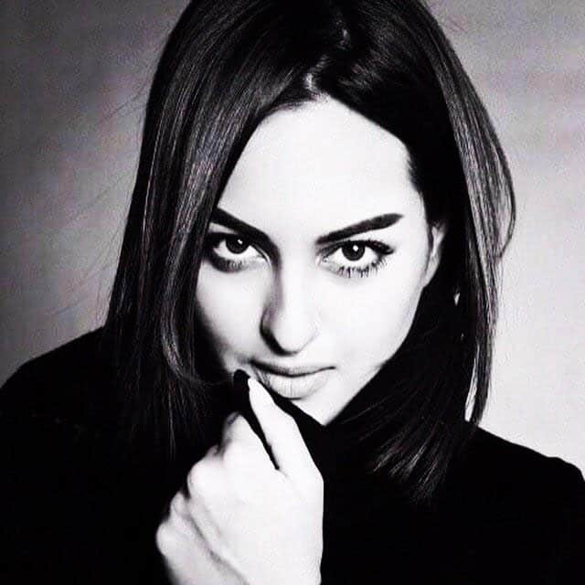 Sonakshi Sinha :- What is grey? Its black or its white. Keep it simple. -twitter