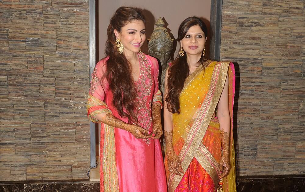 Soha and sister Saba Ali Khan at the mehendi ceremony of Soha Ali Khan in Mumbai.- dna