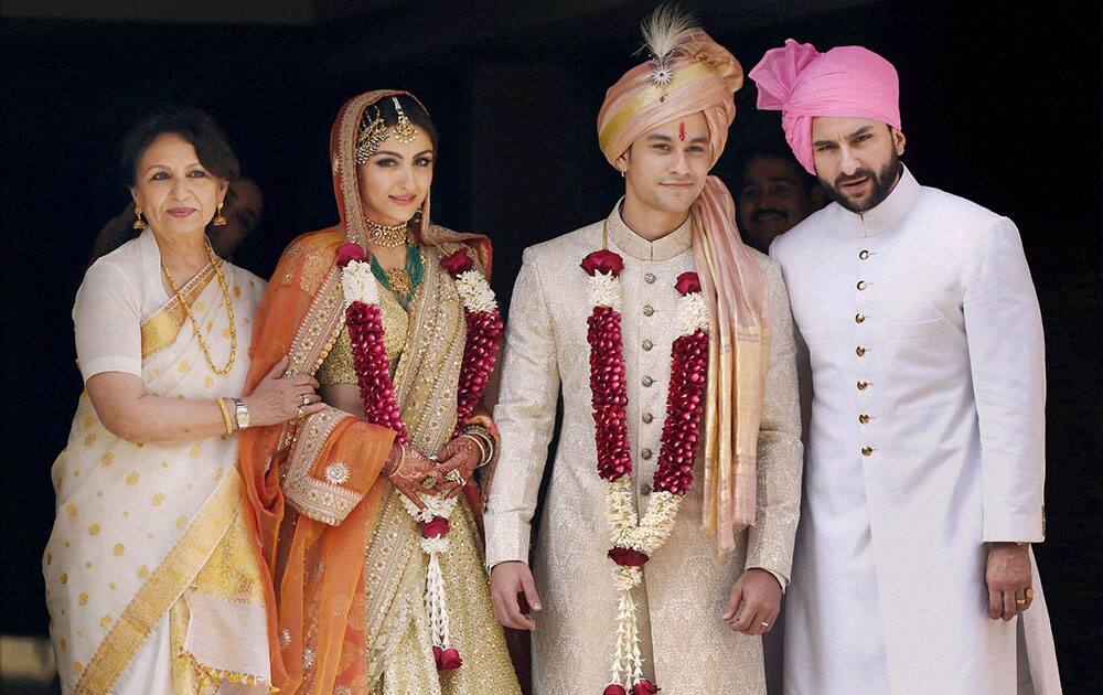  Newly-wed couple Soha Ali Khan and Kunal Khemu along with family members Sharmila Tagore and Saif Ali Khan in Mumbai.