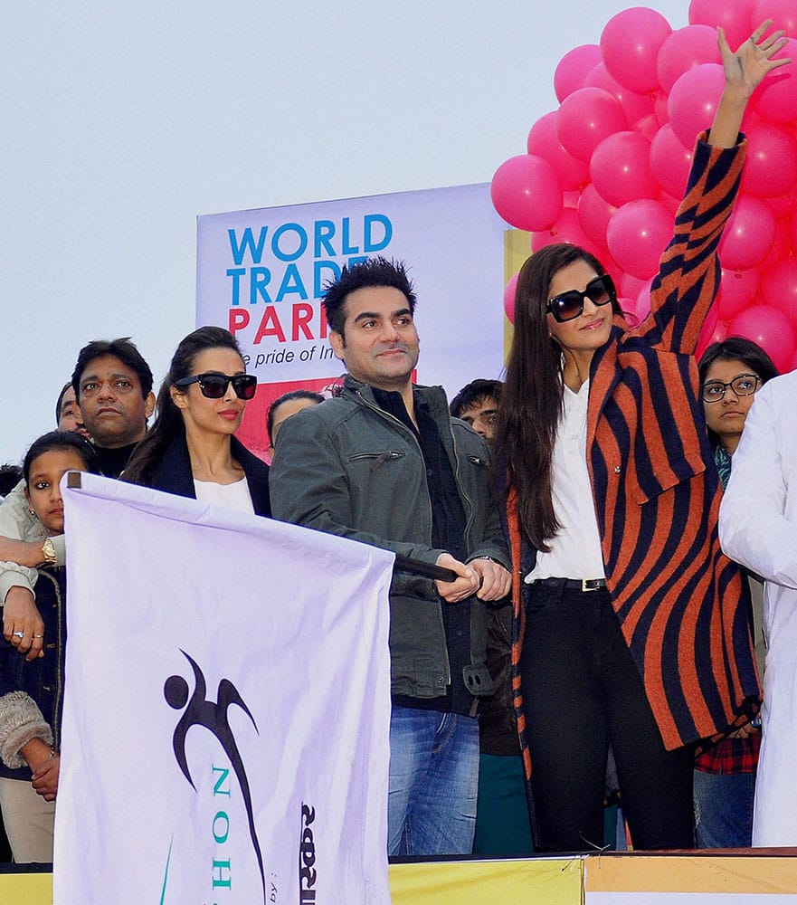 Actor Arbaaz Khan, Malaika Arora Khan and Sonam Kapoor flagging off the Jaipur Marathon at Albert Hall in Jaipur.