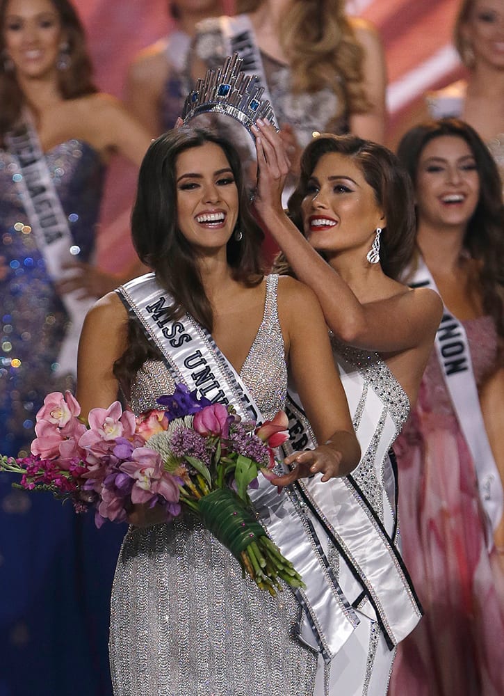 Reigning Miss Universe Gabriela Isler, right, crowns the new Miss Universe, Paulina Vega of Colombia, left, during the Miss Universe pageant in Miami.