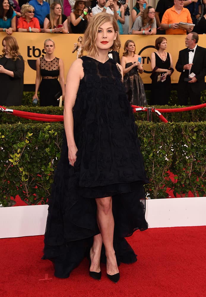 Rosamund Pike arrives at the 21st annual Screen Actors Guild Awards at the Shrine Auditorium, in Los Angeles.