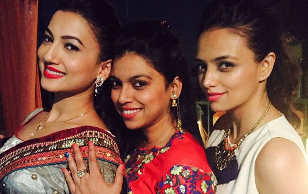 #beautiful grls #beautiful people.... #love - instagram @gauaharkhan