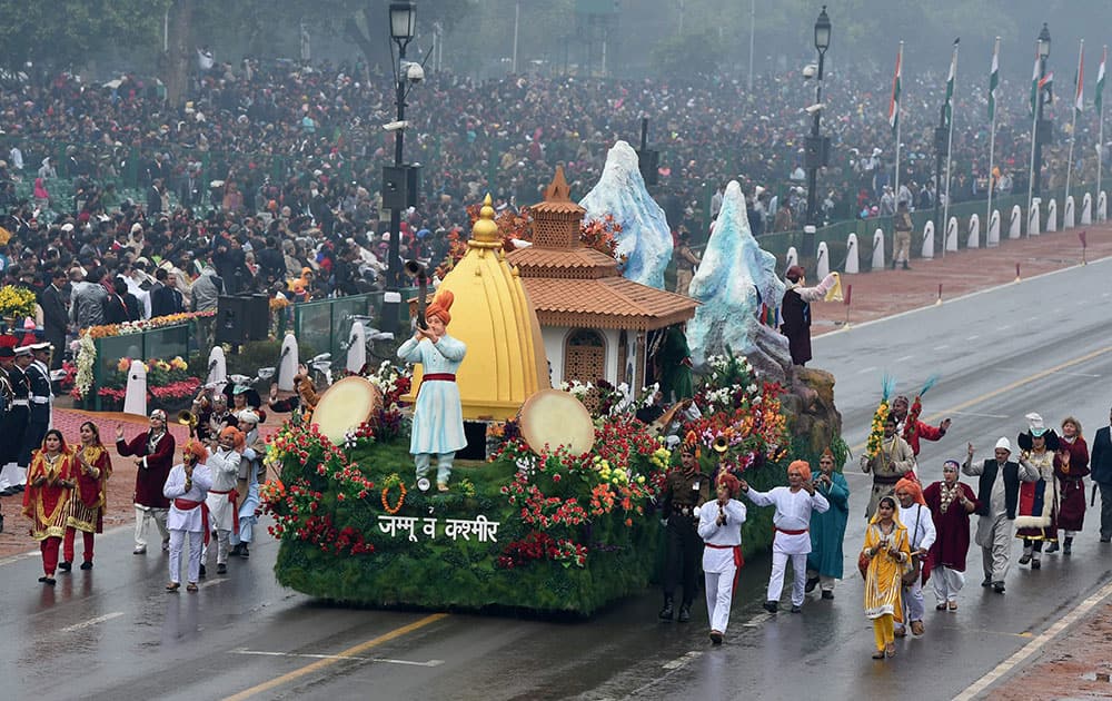 J & K tableau on display during the 66th Republic Day parade at Rajpath in New Delhi.