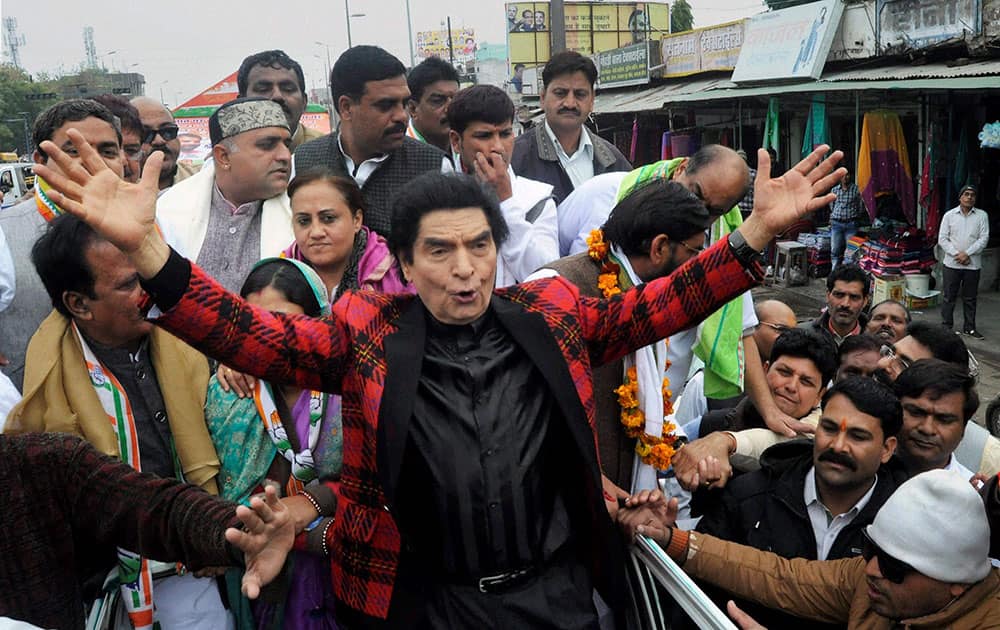 Bollywood comedian star Asrani campaigning for Congress Mayoral Candidate Kailash Mishra in Bhopal.